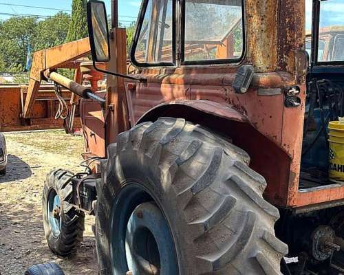 Fiat 700e con Pala Frontal