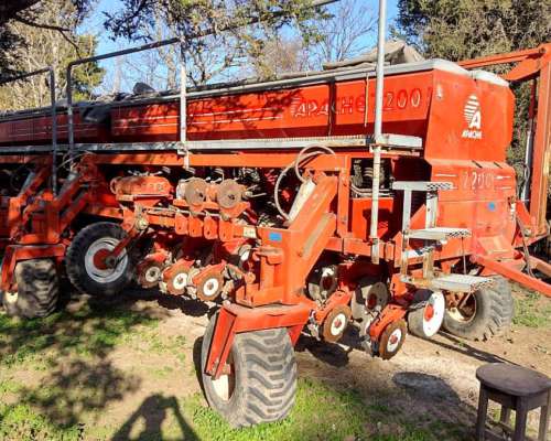 Sembradora Apache 7200 de 18 a 52 Doble Fertilización