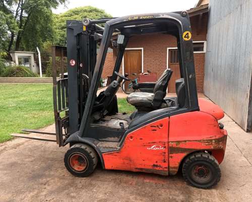 Autoelevador Linde 2 TN Diesel Triple Torre con Desplazador
