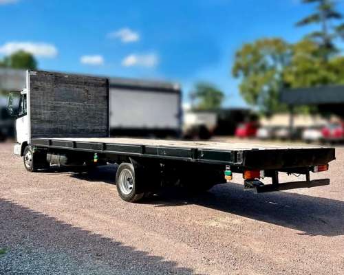 Camion Mercedes Benz 712 año 1999 con Carroceria Playa