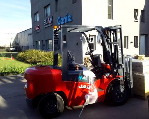 Autoelevador JAC 3,5 TN Motor Mitsubishi Diésel TT4500