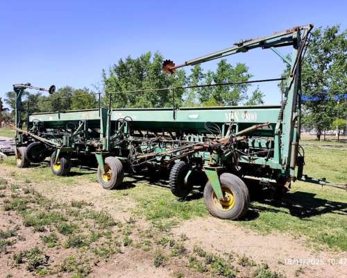 Sembradora Pierobon de 18 S a 52 CM.