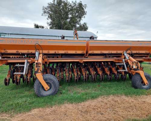 Vendo Agrometal MX33 Excelente Estado y Origen (liquido)