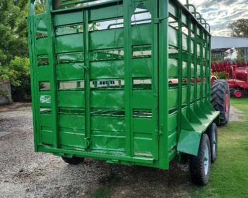 Jaula Vaquera de 4 X 1.90. Lanza Regulable.