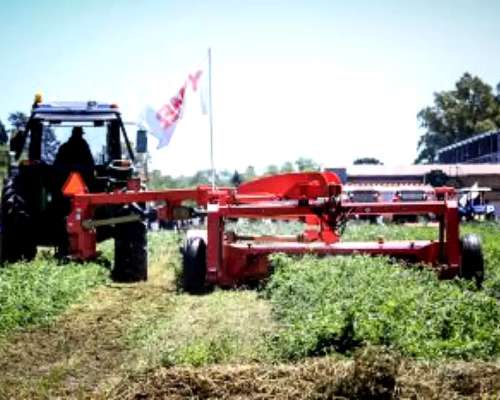 Segadora de Arrastre Yomel Moscato 3770 con Acondicionador