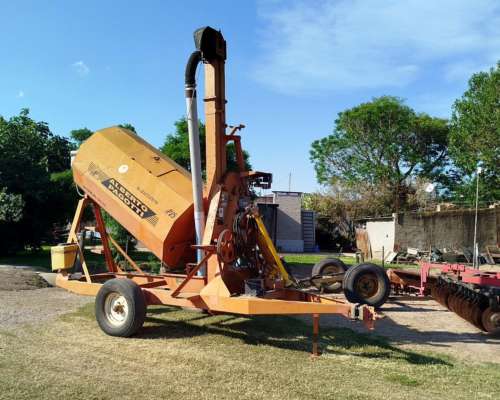 Inoculador 1800 Kilos. con Norias. con Balanza