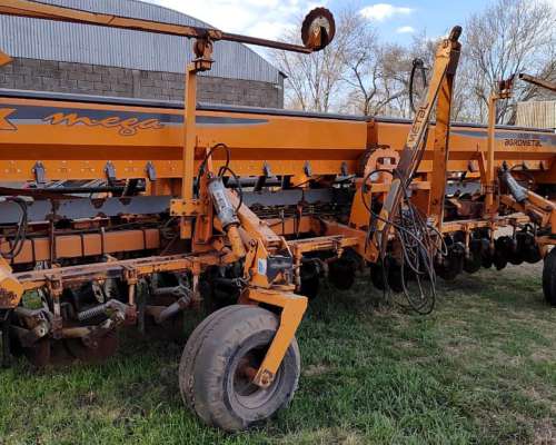 Sembradora Agrometal 16/52 Fert. Simple. año 2010