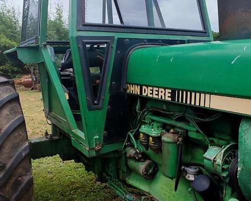 Tractor John Deere 3350.