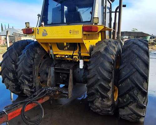 Tractor Pauny 250 - Motor Cummins - 8700 Hs - Duales 18.4x34