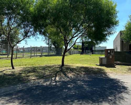 Excelente Lote Perimetral en el Exclusivo Barrio Santa Elena