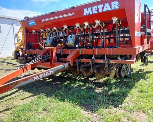 Sembradora Metar 4.200 de 19 Lineas a 19cm y 19 a 42cm y ALF