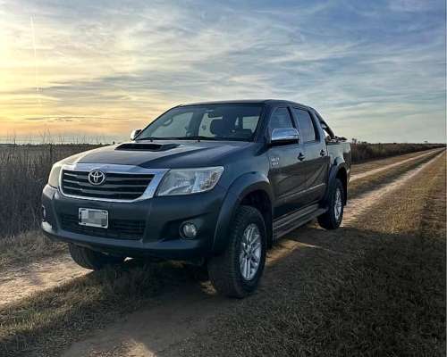 Vendo Toyota Hilux SRV 3.0 4X4 MT 2015