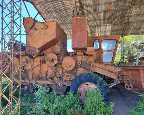 Cosechadora Antigua Senor Completa