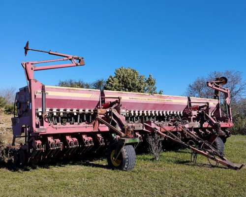 Sembradora Bertini 32.000 de 36 Lineas