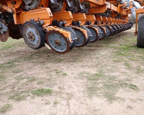 Sembradora Agrometal TX Mega 16 a 52cm Neumatica