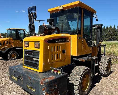 Autoelevador Tractorelevador 4X4 Articulado 2000 KG. Usado