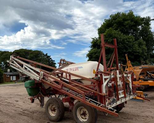 Pulverizador Osinaldi de 2000 Lts con 21 Mts de Botalon
