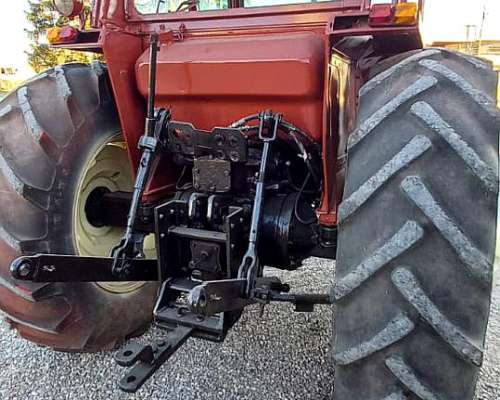 Tractor Fiat 880 con Levante