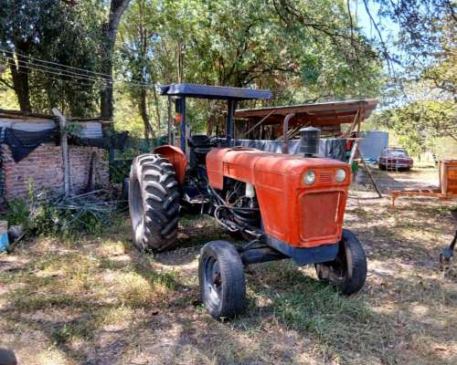 Tractor Fiat 700 e - Excelente Estado y Mecánica.-