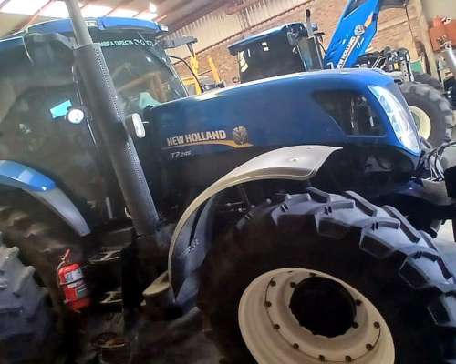 Tractor New Holland T7. 245 Dual 7.000 HS, Piloto - 2017