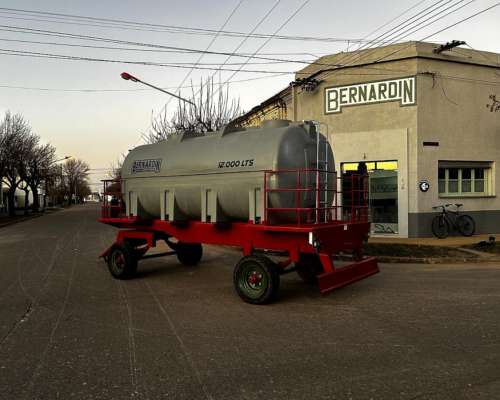 Acoplado Tanque Polietileno 12.000 Litros Bernardin