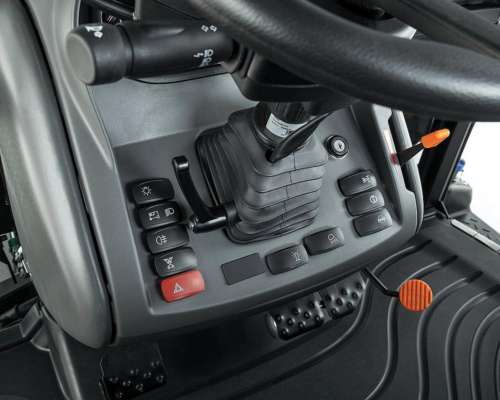Zetor Serie 5 110 HP con Tres Puntos Delantero