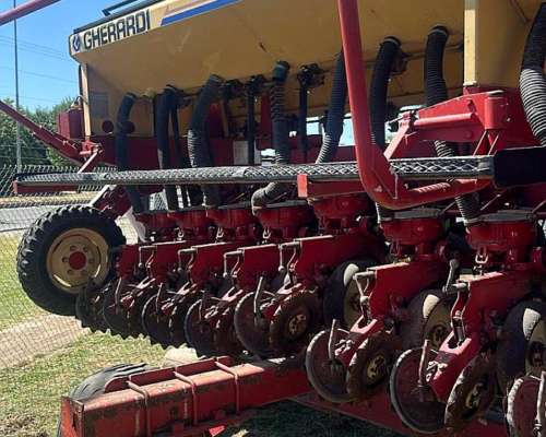 Sembradora de Grano Grueso Gherardi G-300 Autotrailer