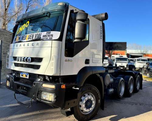 Iveco Trakker 6X4 2014 con Eje Agregado