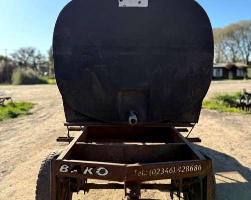 Acoplado Tanque de Apoyo de 4000 Litros con Rompeolas