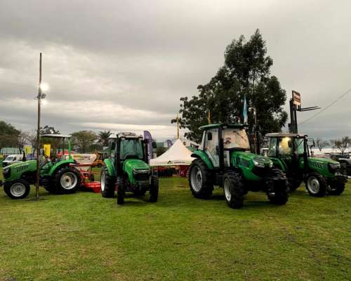Tractor Chery RS1604 160 HP Cabinado