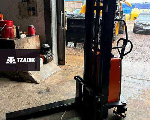 Apilador Semi Eléctrico con Bateria de Litio AE1530