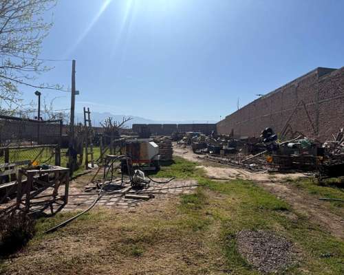 Venta de Galpón con Amplio Terreno- Zona Industrial Mendoza