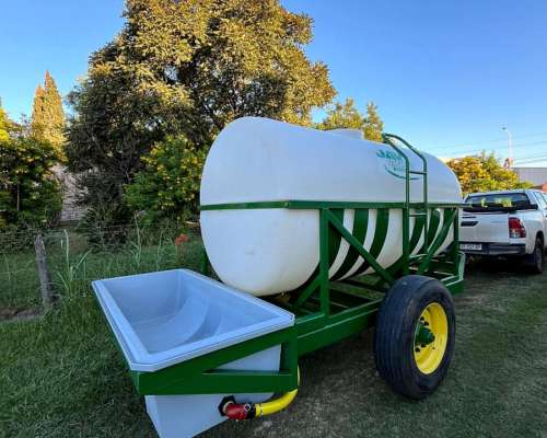 Acoplado Tanque C/bebedero Marca JAV Water Tank