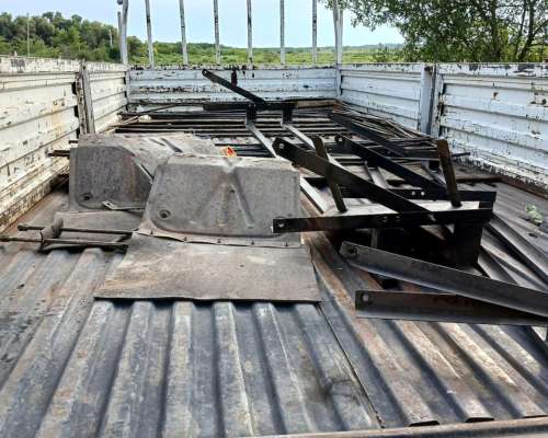 Carrocería con Barandas Volcables y Arcos para Lona.s