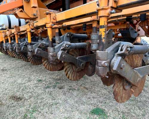 Sembradora Agrometal TX Mega año 2004 - 16 a 52