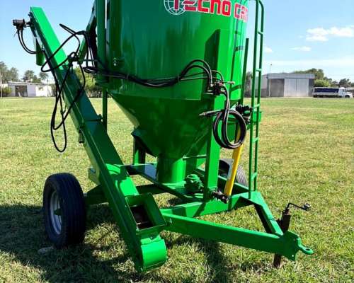 Inoculador Tecnocar Semi Nuevo de 1.800 Kg Hidraulico
