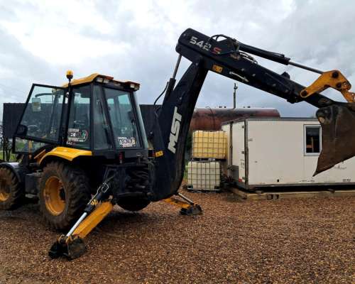 Retroexcavadora MST M542s 100hp