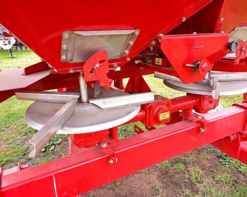 Fertilizadora al Voleo de 4000 Kg - Ancho 36 M - Syra
