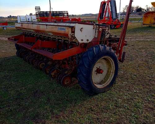 Sembradora Gherardi Mod. G-100 de 25 Líneas a 17,5