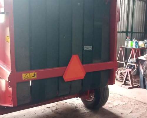 Enrolladora de Forrajes Mainero 5880