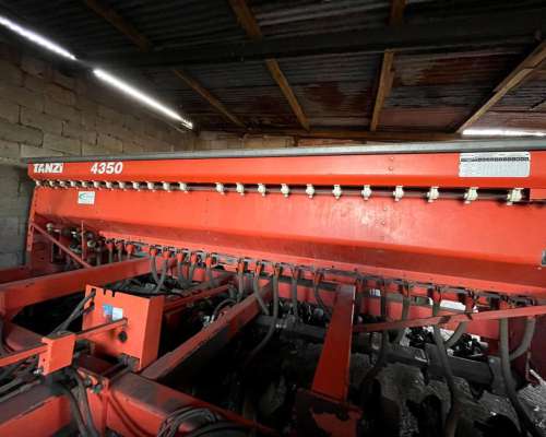 Sembradora Tanzi 4350 de 24 a 19cm muy Buena