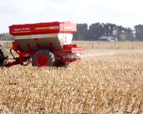 Fertilizadora Arrastre Impala 10000 con Tolva de Acero Yomel