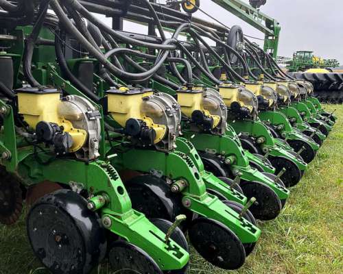 Plantadora John Deere DB60 2012 - 6.970 Has de USO