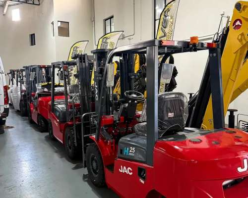 Autoelevador JAC 25h 2500 Kg 4800 MM Altura Motor Xinchai