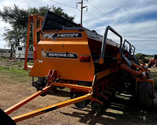 Sembradora Agrometal TX Mega 16/52 Neumatica Clic, 2012