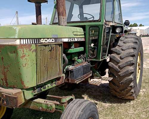 John Deere 4040 con 23.1x30