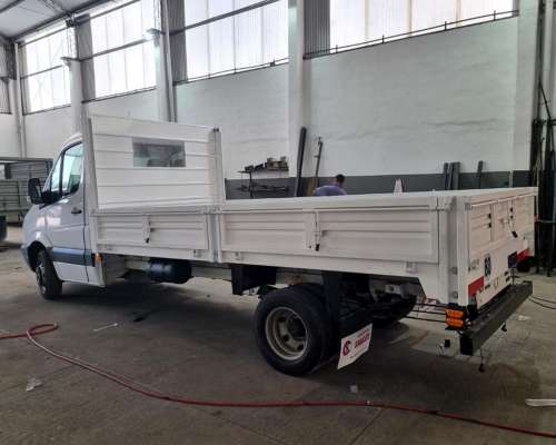 Carrocería Liviana 2.00m. X 4.00m. Baranda Volcable de 40cm