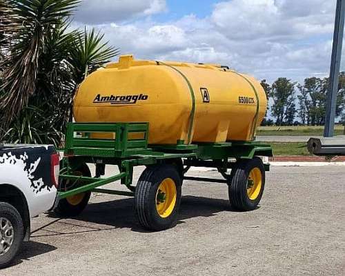 Acoplado Tanque de Polietileno 6500 Litros Ambroggio
