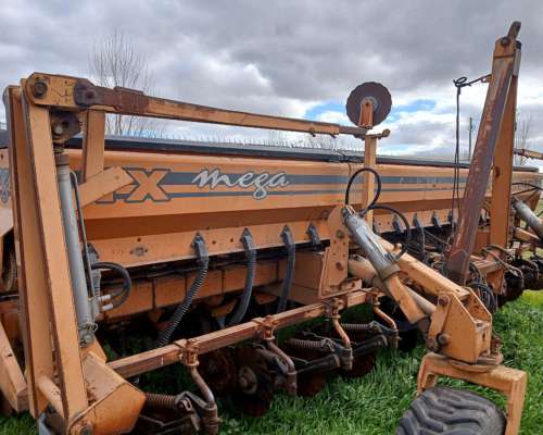 Sembradora Agrometal TX Mega 13 a 52cm