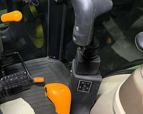 John Deere 6105e con 200 Hs